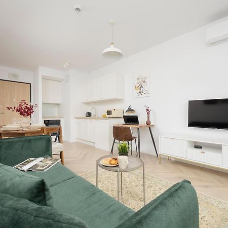 Modern Apartment With Balcony Near Aleje Jerozolimskie By Noclegi Renters Varsavia Esterno foto